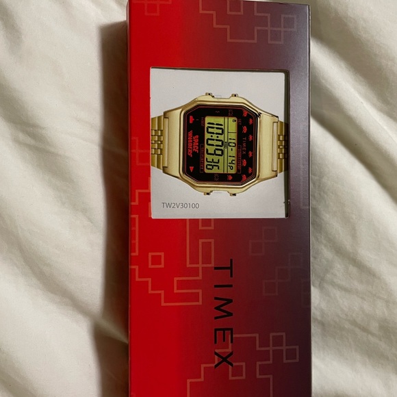 TIMEX x Space Invaders Wrist Watch - Picture 4 of 8